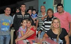 Foto de la galería: Los jóvenes 75 años de Doña Martina y los amigos de siempre tirando buena onda