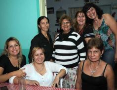 Foto de la galería: Los jóvenes 75 años de Doña Martina y los amigos de siempre tirando buena onda