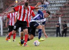 Foto de la galería: Un empate que no benefició a ninguno