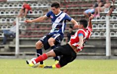 Foto de la galería: Un empate que no benefició a ninguno