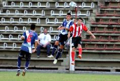 Foto de la galería: Un empate que no benefició a ninguno