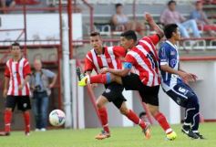 Foto de la galería: Un empate que no benefició a ninguno