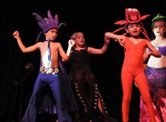 Foto de la galería: Los talentos de la Escuela de Comedia Musical brillaron en el Montoya