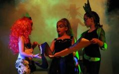 Foto de la galería: Los talentos de la Escuela de Comedia Musical brillaron en el Montoya