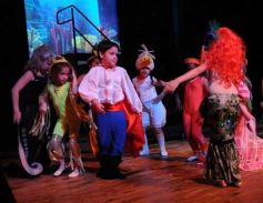 Foto de la galería: Los talentos de la Escuela de Comedia Musical brillaron en el Montoya