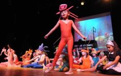 Foto de la galería: Los talentos de la Escuela de Comedia Musical brillaron en el Montoya