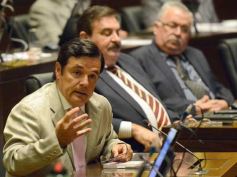 Foto de la galería: La Legislatura fijó en 33 mil millones de pesos el presupuesto provincial para el 2016