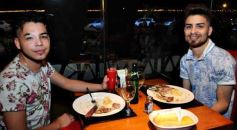 Foto de la galería: Noche de sábado en el segundo tramo de la costanera, diversión asegurada