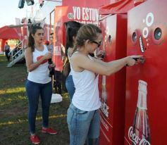 Foto de la galería: Coca Cola celebró en Posadas los 100 años de su envase de vidrio