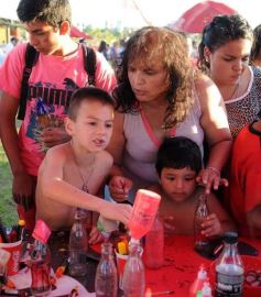 Foto de la galería: Coca Cola celebró en Posadas los 100 años de su envase de vidrio