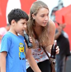 Foto de la galería: Coca Cola celebró en Posadas los 100 años de su envase de vidrio