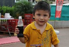 Foto de la galería: Coca Cola celebró en Posadas los 100 años de su envase de vidrio
