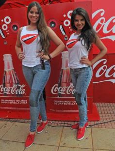 Foto de la galería: Coca Cola celebró en Posadas los 100 años de su envase de vidrio