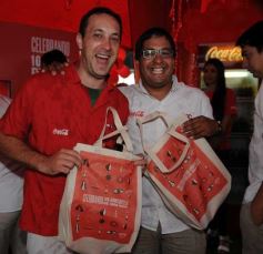 Foto de la galería: Coca Cola celebró en Posadas los 100 años de su envase de vidrio