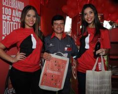 Foto de la galería: Coca Cola celebró en Posadas los 100 años de su envase de vidrio