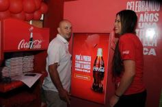 Foto de la galería: Coca Cola celebró en Posadas los 100 años de su envase de vidrio