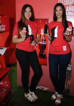 Foto de la galería: Coca Cola celebró en Posadas los 100 años de su envase de vidrio