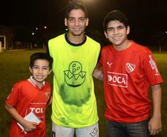 Foto de la galería: Futbolistas solidarios juntaron donaciones para un hogar de niños