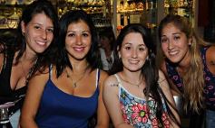 Sixto Fotografías. Sociedad. Día de San Valentín - Marcia le cantó a los enamorados en el shopping