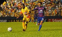 Sixto Fotografías. Deportes. Primera A de AFA - Crucero debutó con un empate, pero mereció más