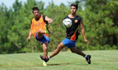 Sixto Fotografías. Deportes. Amistosos - En un partido muy especial Crucero recibió al campeón aborigen