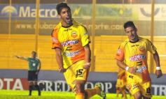 Sixto Fotografías. Deportes. Primera A de AFA - Crucero consiguió los primeros tres puntos en Primera