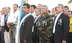 Sixto Fotografías. Sociedad. Acto aniversario - Emotivo homenaje a los veteranos de Malvinas