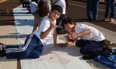 Sixto Fotografías. Sociedad. Aniversarios - Cinco mil chicos pintaron el dibujo más largo del mundo en la costanera