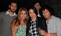 Sixto Fotografías. Sociedad. El Fogón - Noche de sábado: buena compañía, música y diversión en El Fogón.