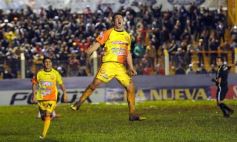 Sixto Fotografías. Deportes. Primera A de AFA - Crucero estuvo cerca, pero Estudiantes se lo dio vuelta y quedó con la victoria