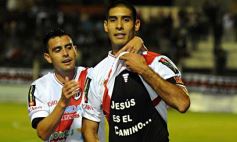 Sixto Fotografías. Deportes. B Nacional - Guaraní no pudo con Estudiantes: empató 1 a 1 en Villa Sarita