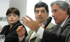 Sixto Fotografías. Sociedad. Varios - Una recorrida que nos llevó desde la lucha contra los productos ilegales hasta los buenos vinos