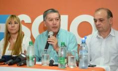 Sixto Fotografías. Sociedad. Conferencia de prensa - Renovadores advierten sobre maniobras sucias para desacreditar a candidatos
