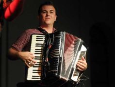 Foto de la galería: Música, alegría, brillo y color en el "Posadas celebra las Fiestas"