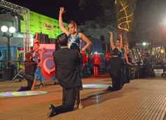 Foto de la galería: Música, alegría, brillo y color en el "Posadas celebra las Fiestas"