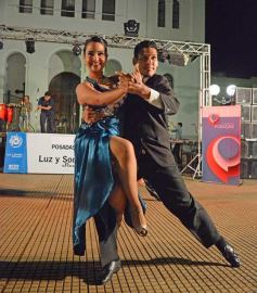 Foto de la galería: Música, alegría, brillo y color en el "Posadas celebra las Fiestas"