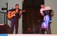 Foto de la galería: Música, alegría, brillo y color en el "Posadas celebra las Fiestas"