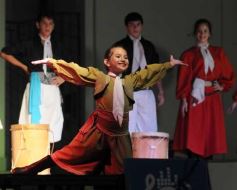 Foto de la galería: Música, alegría, brillo y color en el "Posadas celebra las Fiestas"