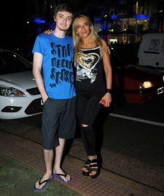 Foto de la galería: Muchos amigos eligieron la costanera para doblegar al calor