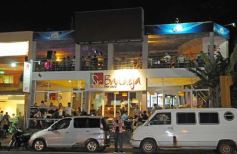 Foto de la galería: Muchos amigos eligieron la costanera para doblegar al calor