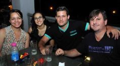 Foto de la galería: Muchos amigos eligieron la costanera para doblegar al calor