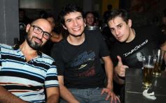 Foto de la galería: Muchos amigos eligieron la costanera para doblegar al calor