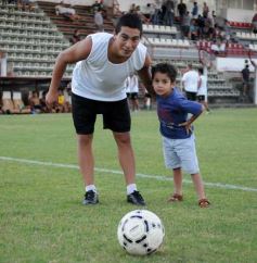 Foto de la galería: Guaraní derrotó a El Brete en su primer amistoso de la pretemporada