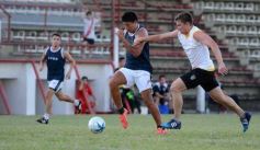 Foto de la galería: Guaraní derrotó a El Brete en su primer amistoso de la pretemporada