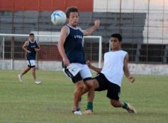 Foto de la galería: Guaraní derrotó a El Brete en su primer amistoso de la pretemporada