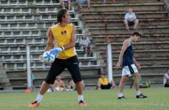 Foto de la galería: Guaraní derrotó a El Brete en su primer amistoso de la pretemporada