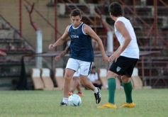 Foto de la galería: Guaraní derrotó a El Brete en su primer amistoso de la pretemporada