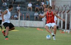 Foto de la galería: Guaraní derrotó a El Brete en su primer amistoso de la pretemporada