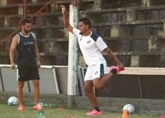 Foto de la galería: Guaraní derrotó a El Brete en su primer amistoso de la pretemporada