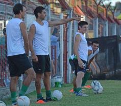 Foto de la galería: Guaraní derrotó a El Brete en su primer amistoso de la pretemporada